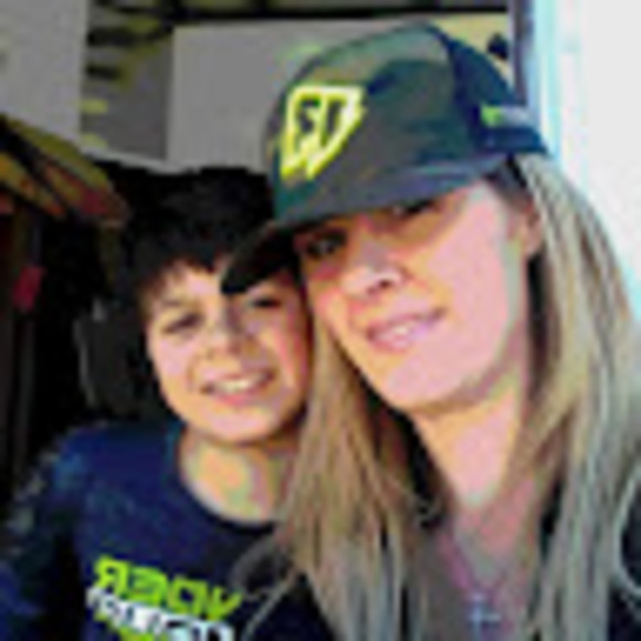 Meet your Posher, Davia - Picture 1 of 1